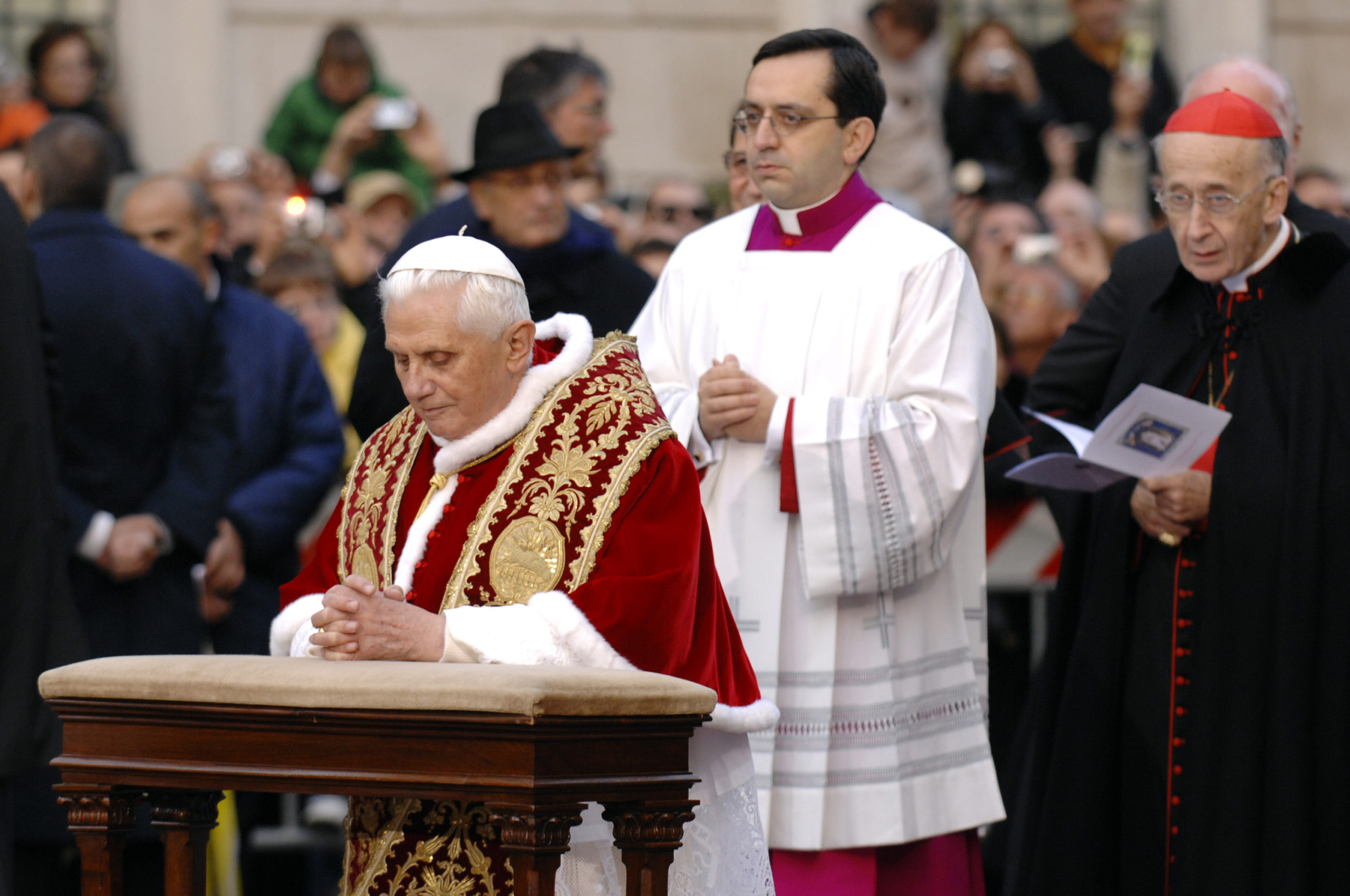 The Ratzinger Option - Crisis Magazine