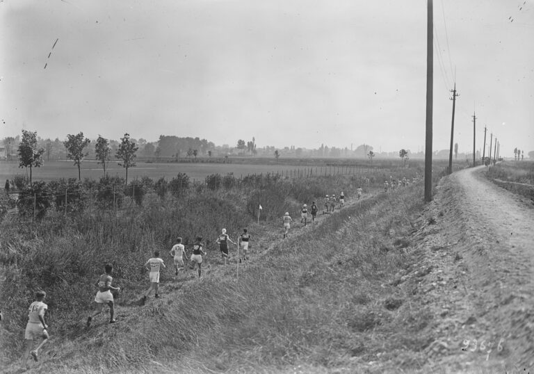 Group of cross-country runners at the 1924 Paris Olympics